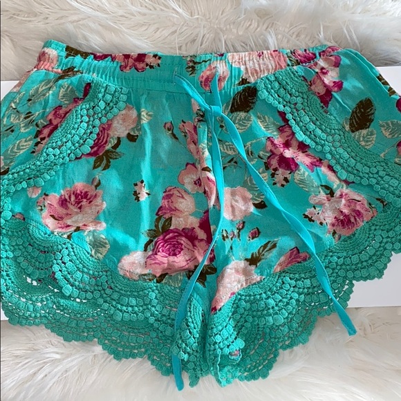 Floral shorts - Picture 1 of 3